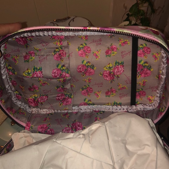NWT Betsy Johnson DBL Bow Train Case Blush Multi - Picture 7 of 8
